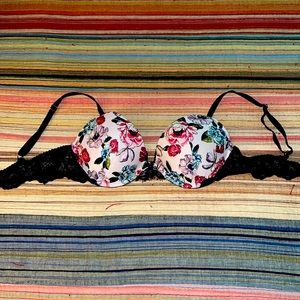Brand new no tags Victoria Secret push-up bra 34B